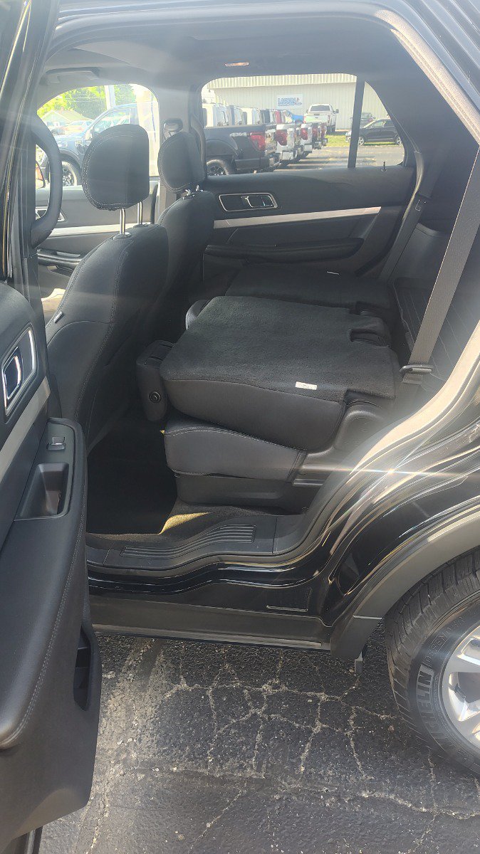 Used 2017 Ford Explorer XLT w/ Equipment Group 201A FWD image 21