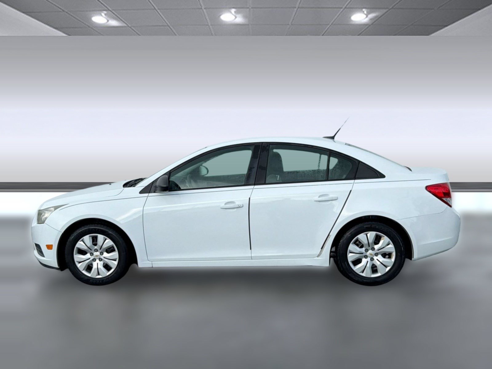 Used 2014 Chevrolet Cruze LS FWD image 2