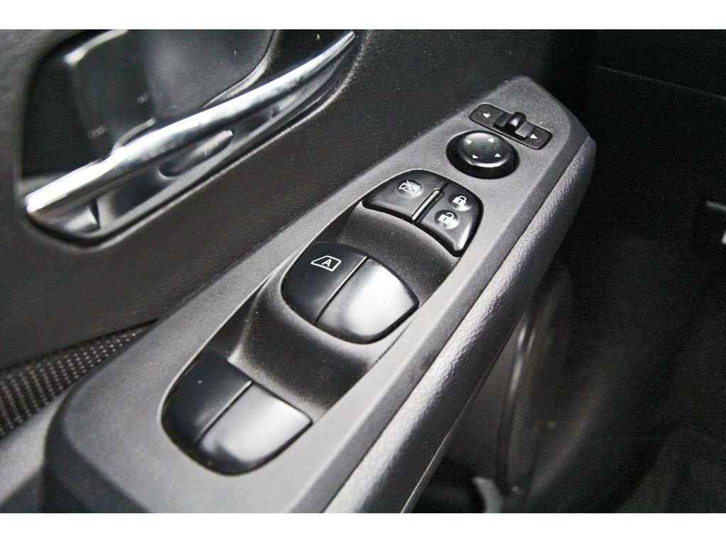 Used 2024 Nissan Kicks SV image 9