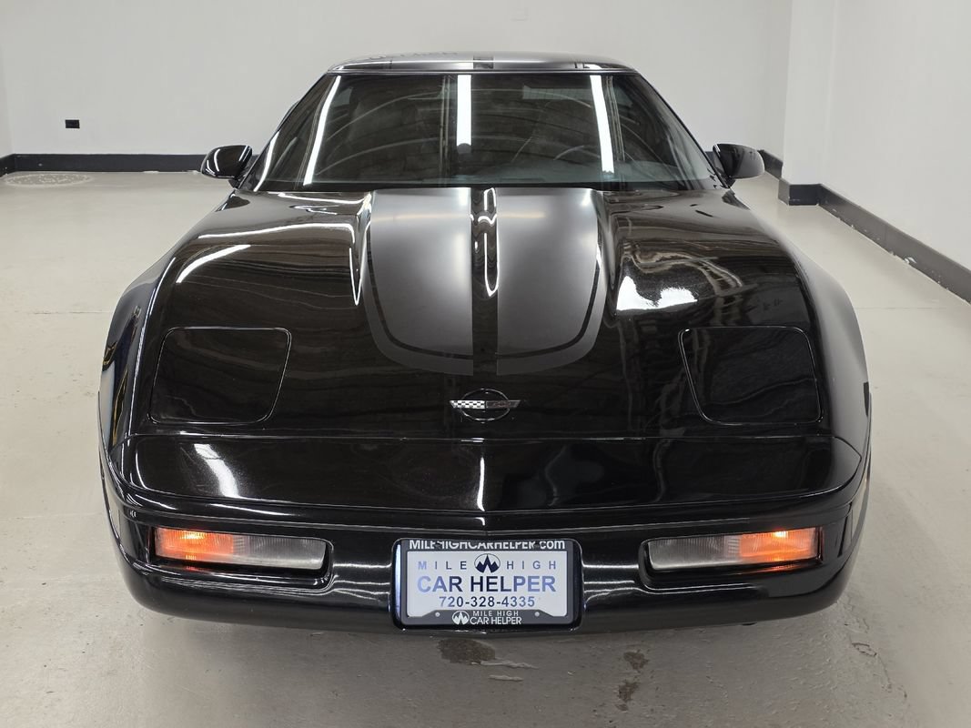 Used 1995 Chevrolet Corvette Coupe RWD image 2