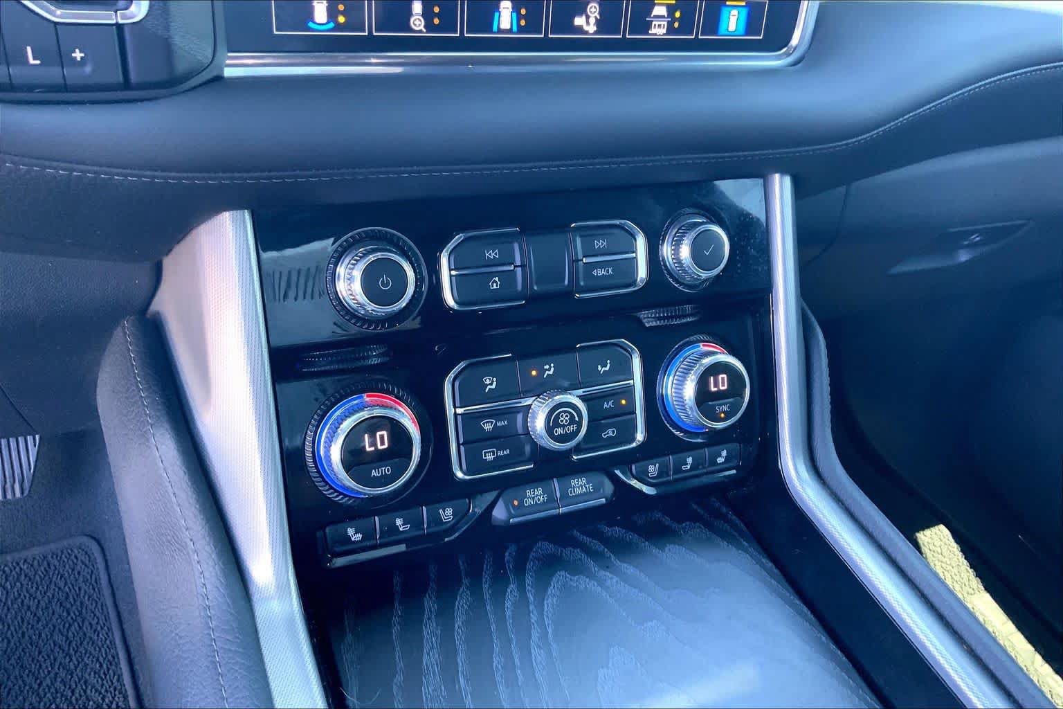 Used 2021 GMC Yukon Denali w/ Denali Premium Package AWD/4WD image 34