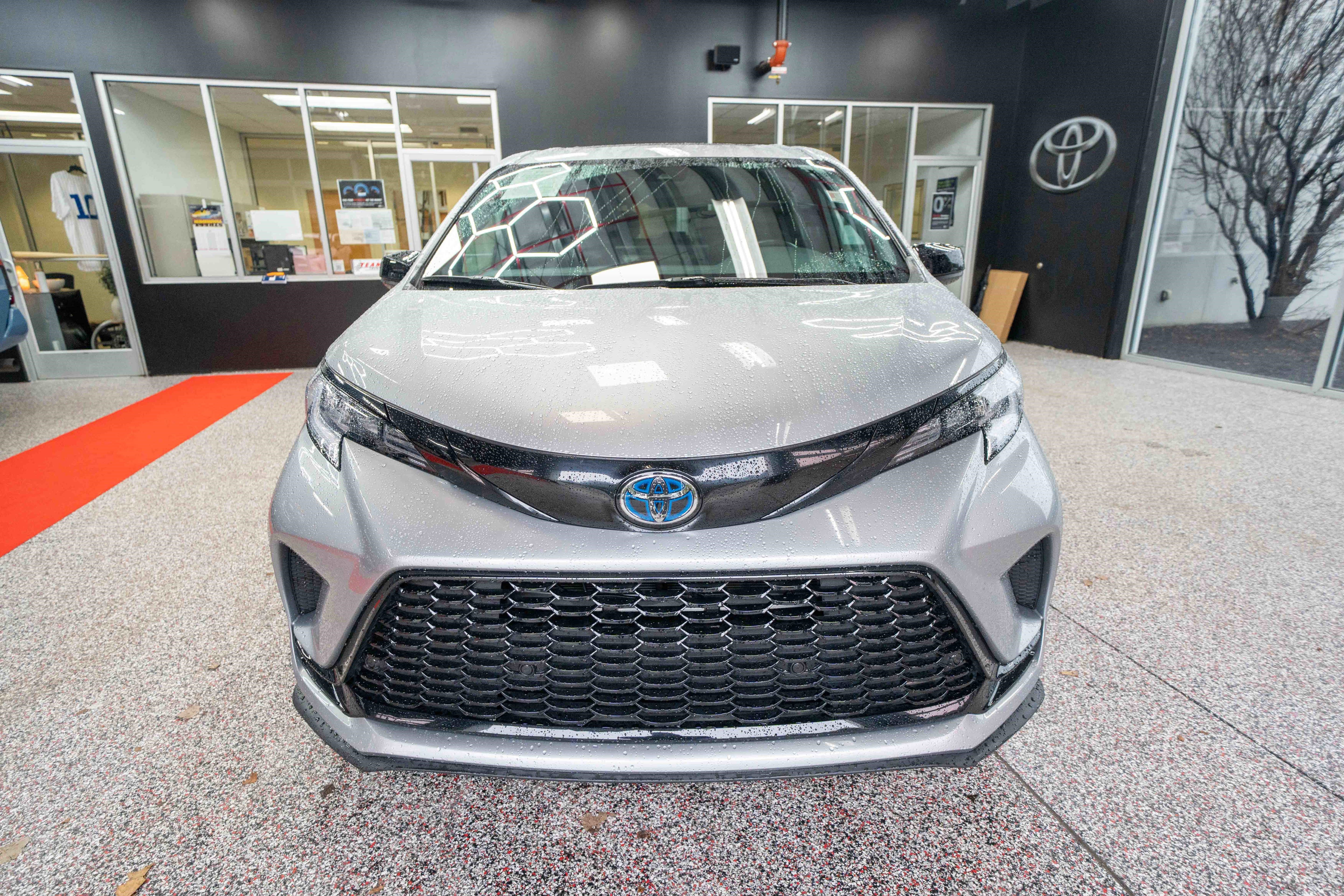 Used 2025 Toyota Sienna XSE image 6