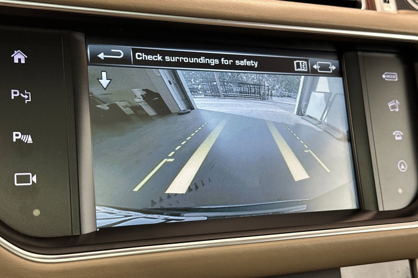 Used 2016 Land Rover Range Rover HSE image 22