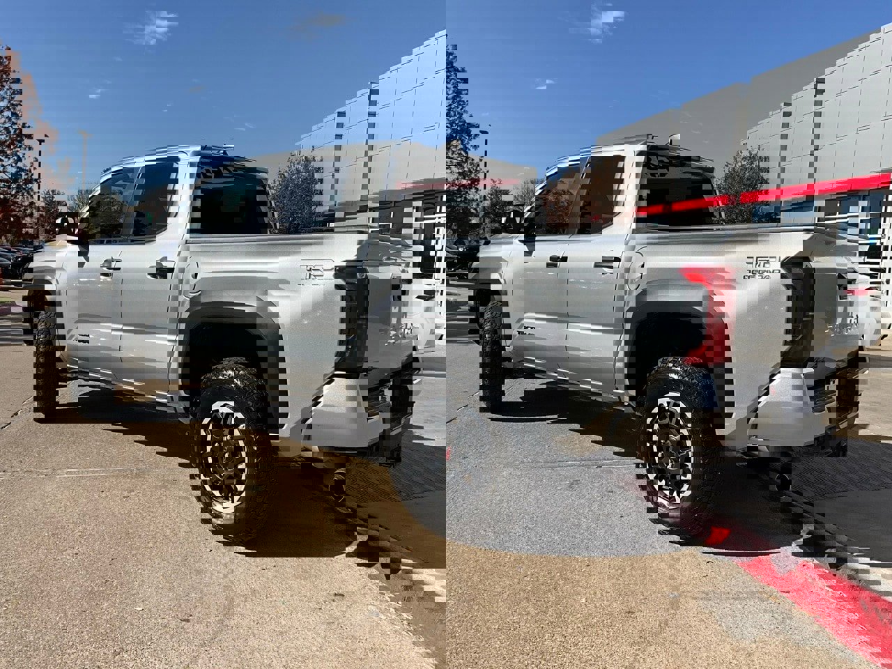 Used 2025 Toyota Tacoma TRD Off-Road image 8
