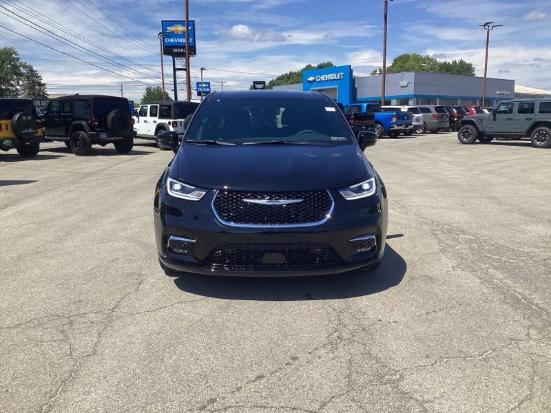 New 2026 Chrysler Pacifica Select video 2