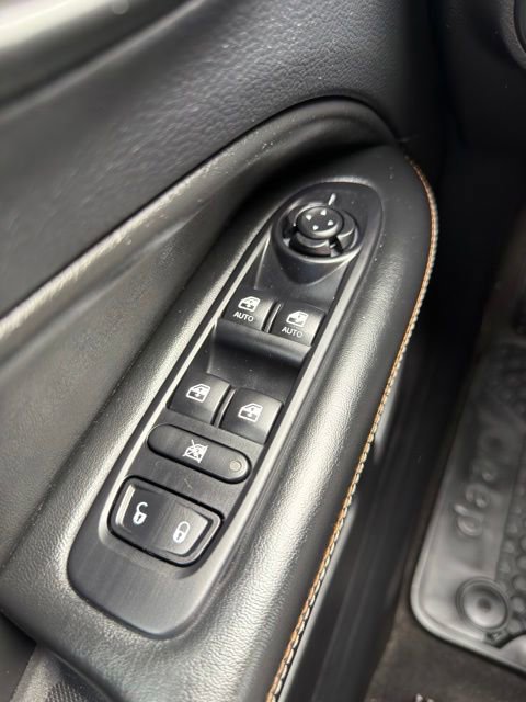 Used 2020 Jeep Compass Latitude w/ Cold Weather Group AWD/4WD image 16