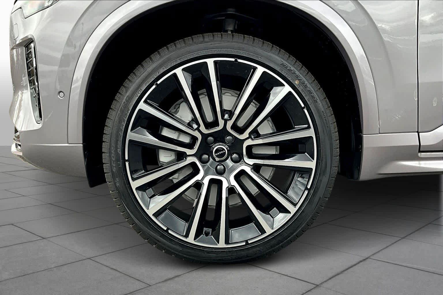 New 2026 Volvo XC90 B6 Plus w/ Protection Package Premier AWD/4WD image 16