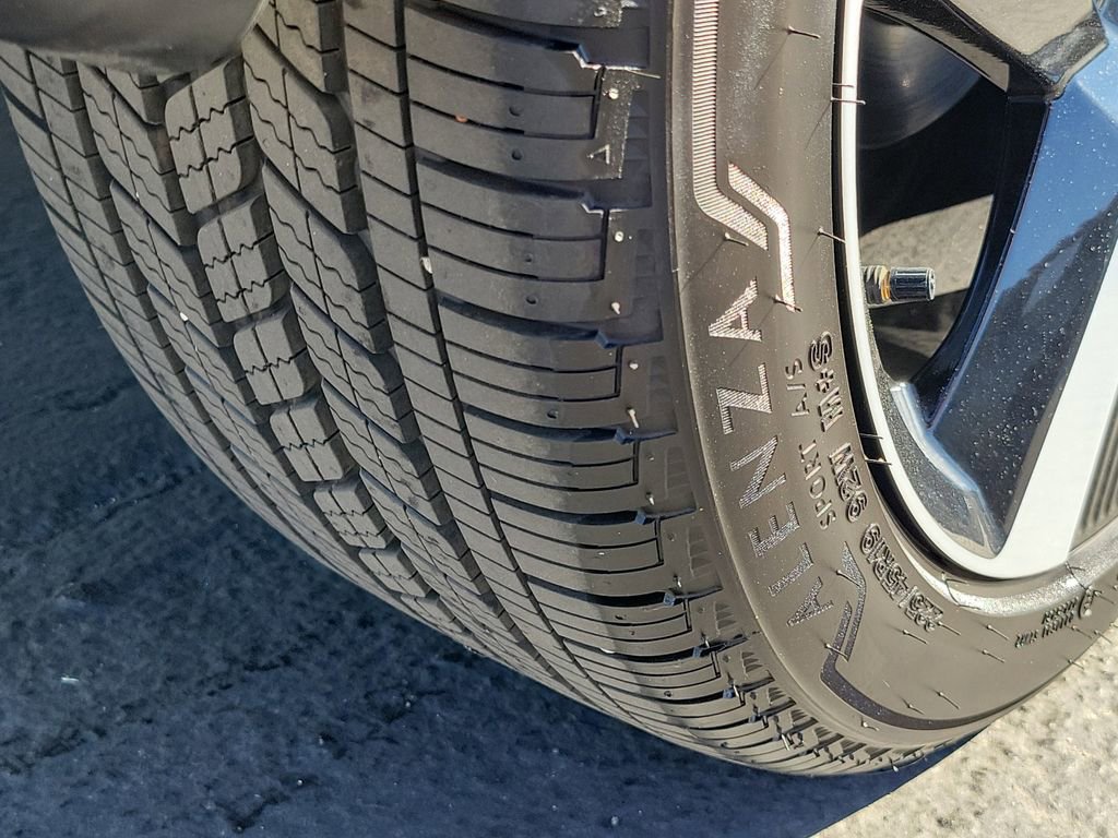 Certified 2025 Nissan Kicks SR image 28