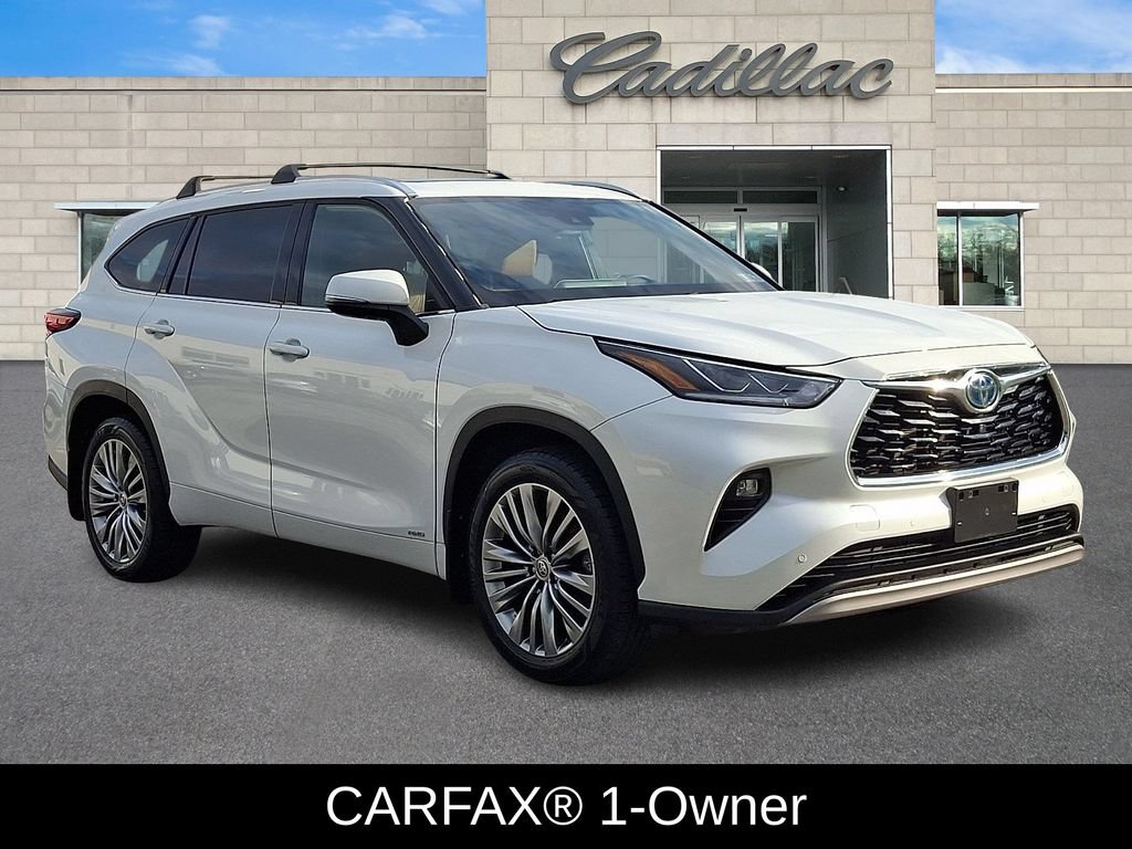 Used 2022 Toyota Highlander Platinum AWD/4WD image 2