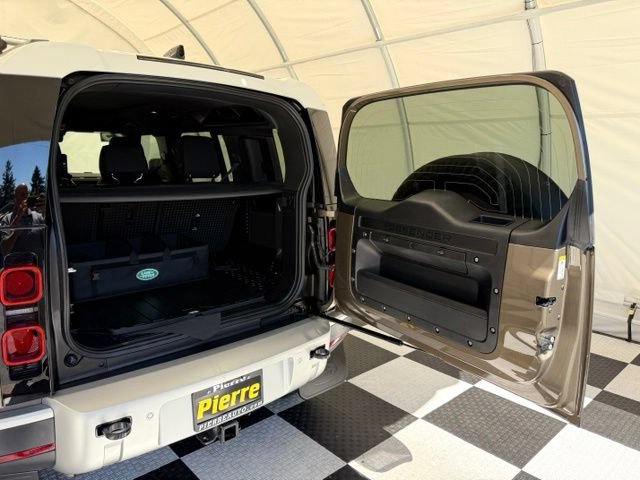 Used 2025 Land Rover Defender 110 S AWD/4WD image 4