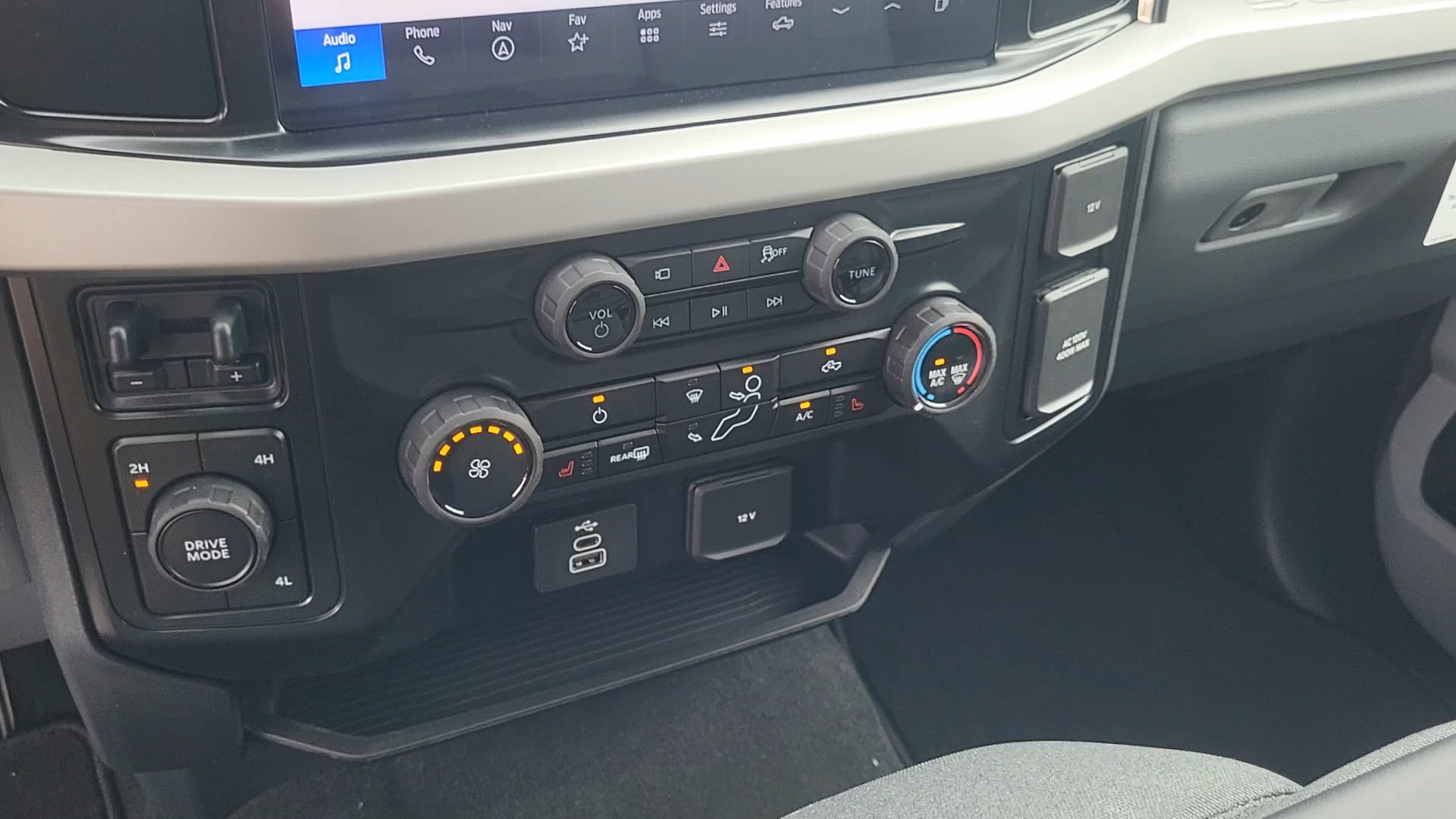 New 2026 Ford F350 XLT w/ XLT Premium Package AWD/4WD image 20