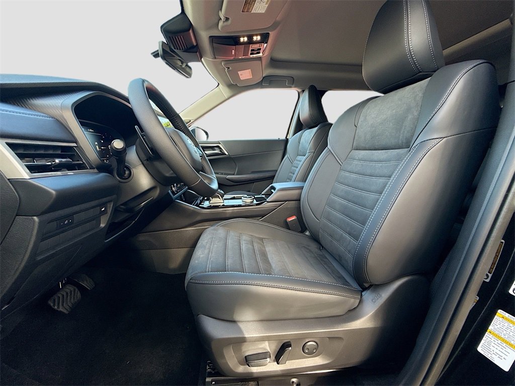 New 2025 Mitsubishi Outlander SE image 22