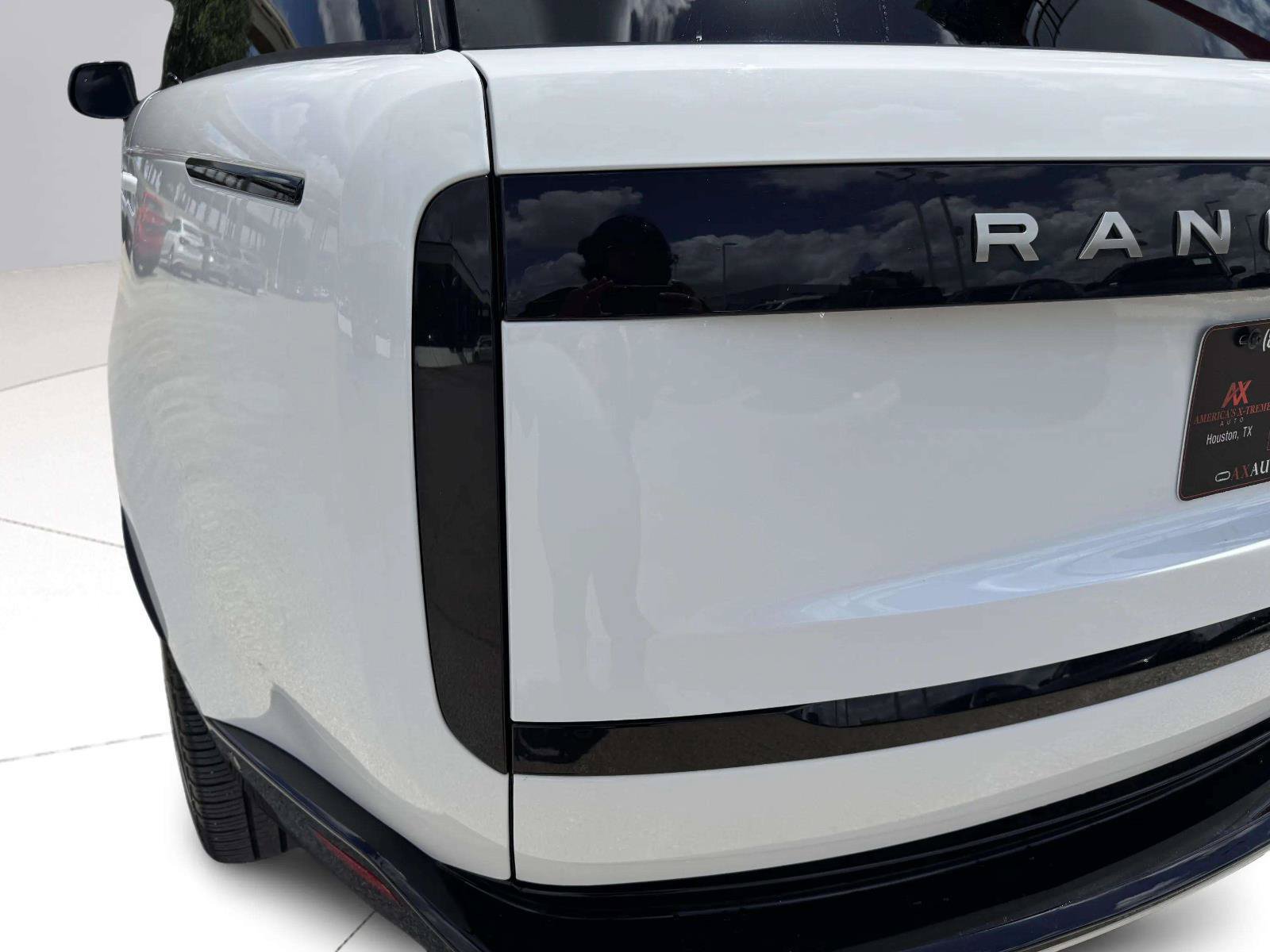 Used 2024 Land Rover Range Rover SE AWD/4WD image 15