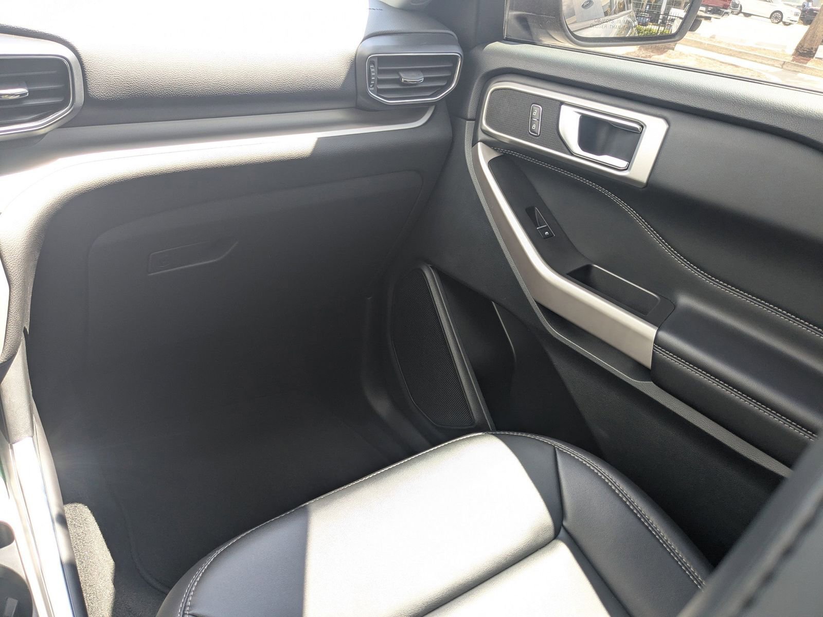 Used 2023 Ford Explorer XLT w/ Equipment Group 202A image 18