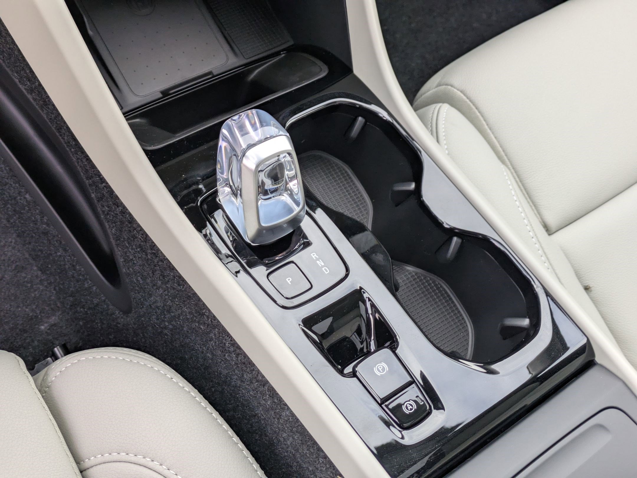 New 2026 Volvo XC40 B5 Plus w/ Protection Package Premier image 13