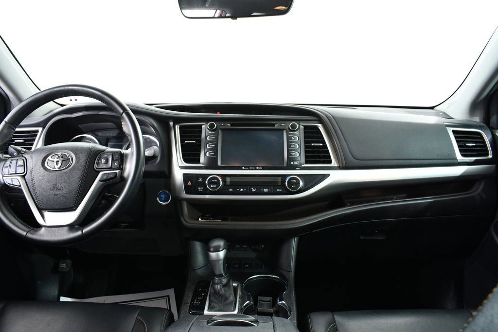 Used 2019 Toyota Highlander XLE AWD/4WD image 7