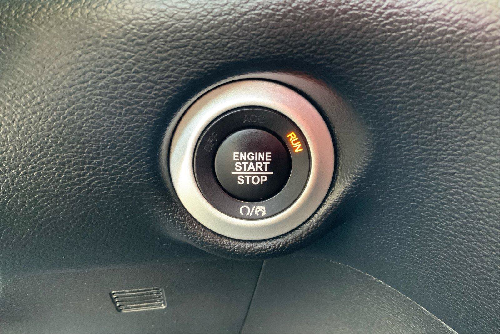 Used 2025 Chrysler Pacifica Select FWD image 34
