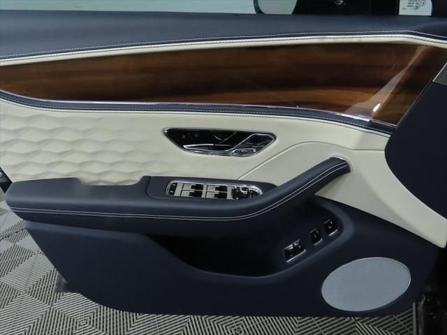 Used 2025 Bentley Flying Spur Plug-In Hybrid image 26