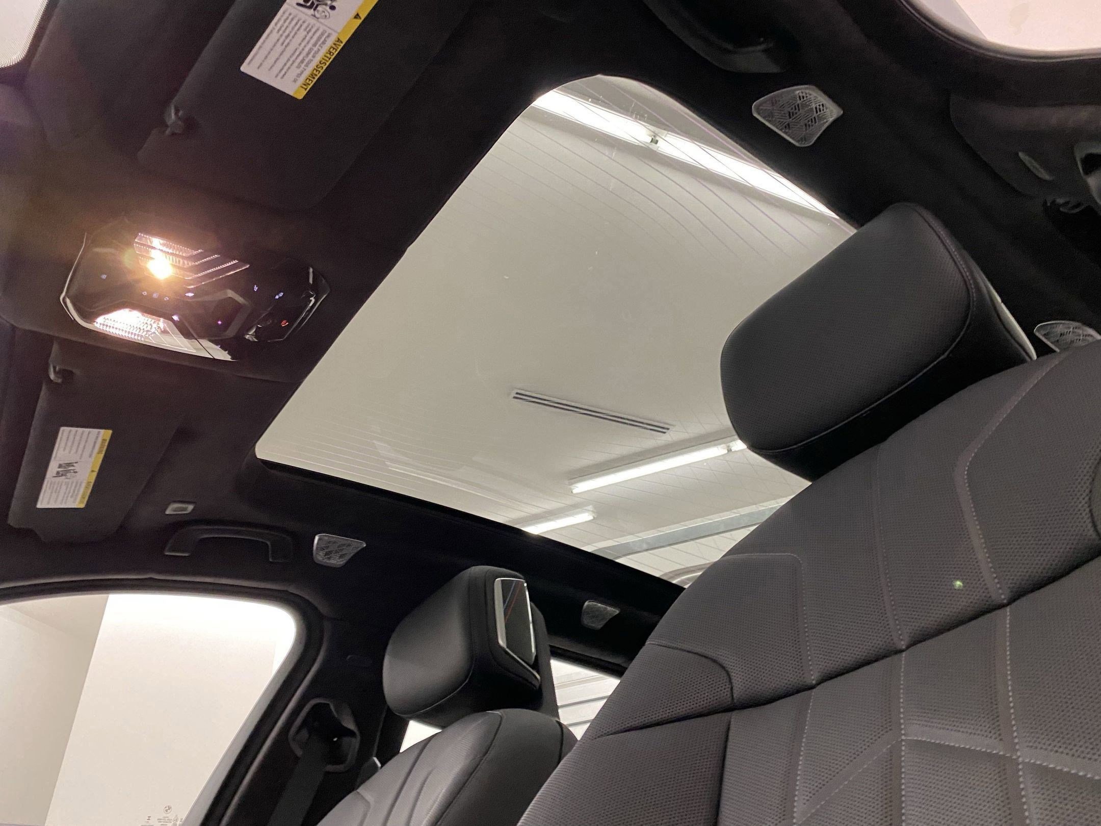 Used 2025 BMW i7 xDrive60 AWD/4WD image 14