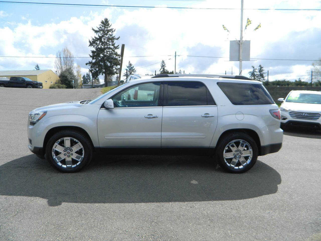 Used 2017 GMC Acadia Limited SLT AWD/4WD image 5