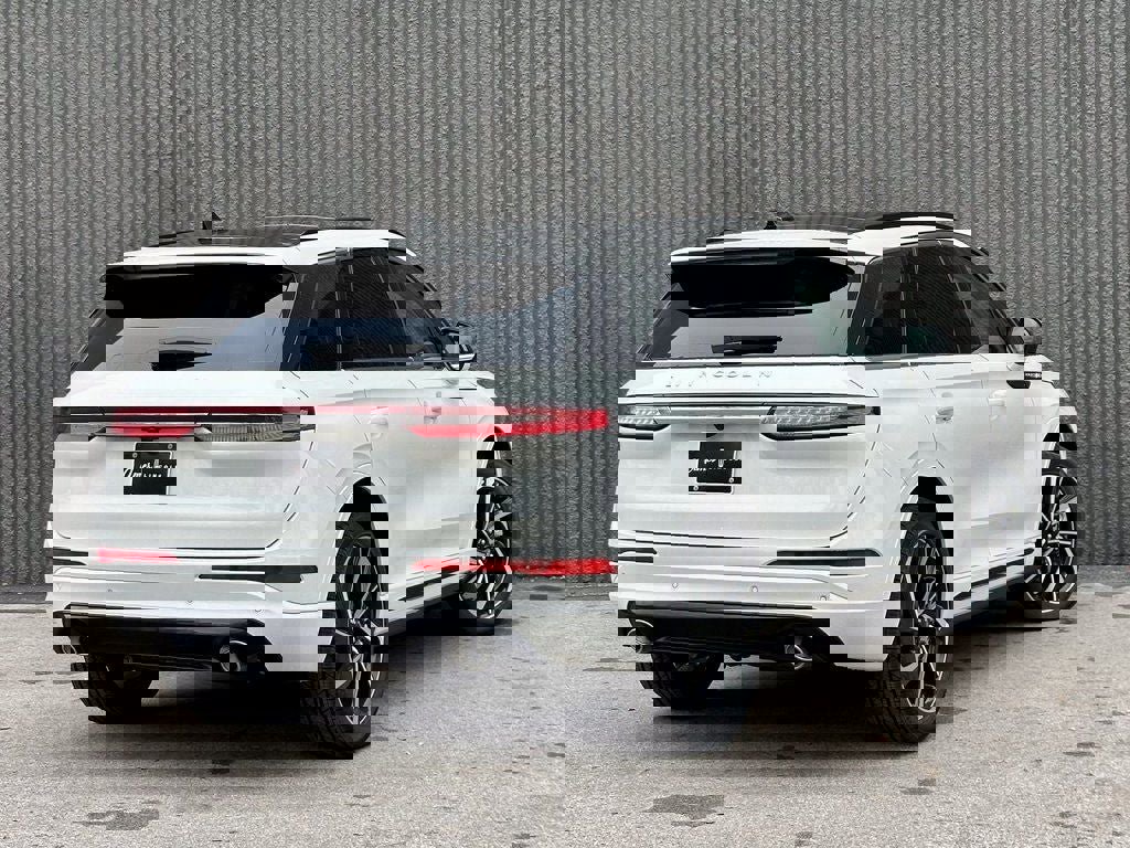 New 2025 Lincoln Corsair Grand Touring image 3