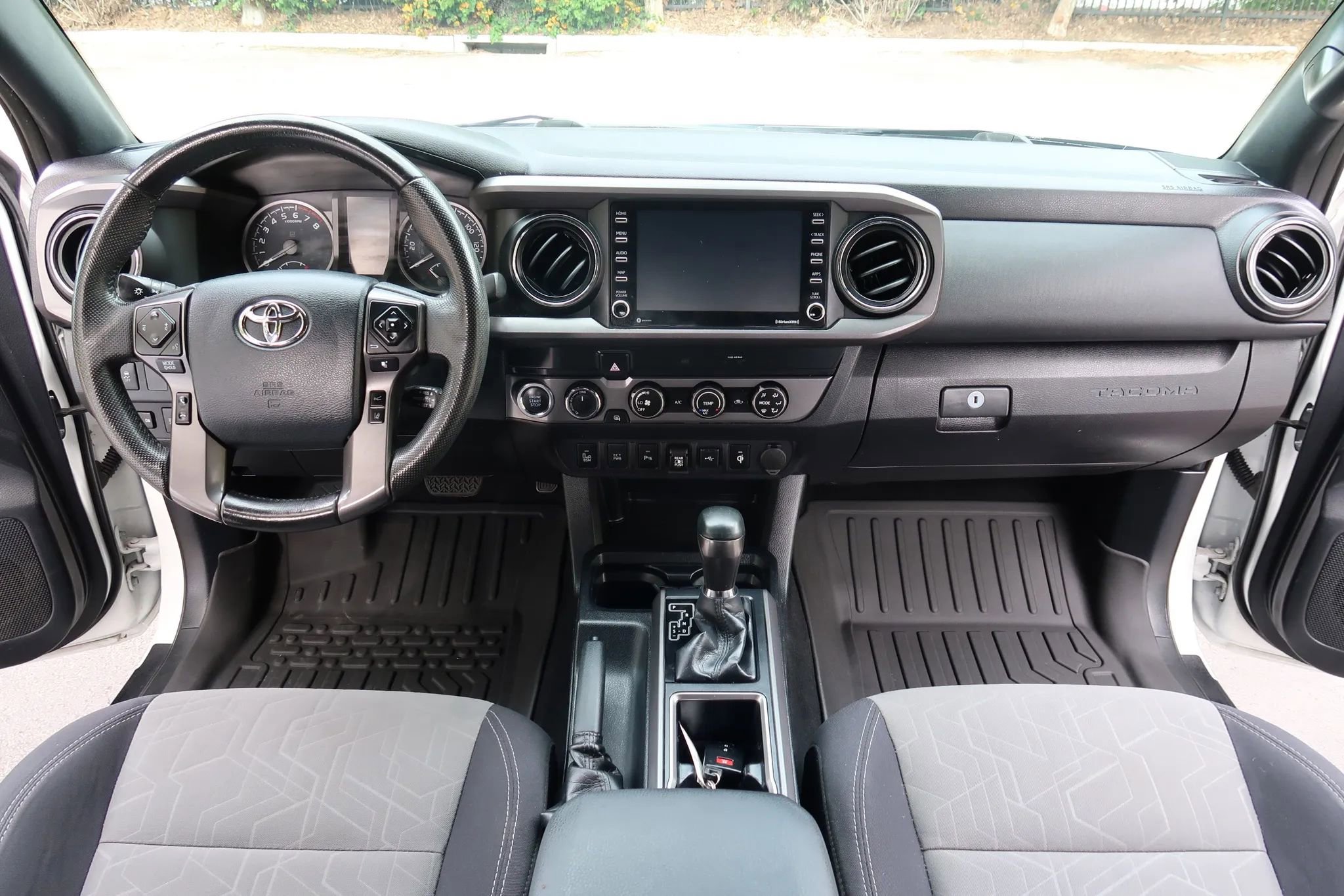Used 2020 Toyota Tacoma TRD Sport w/ Technology Package AWD/4WD image 30