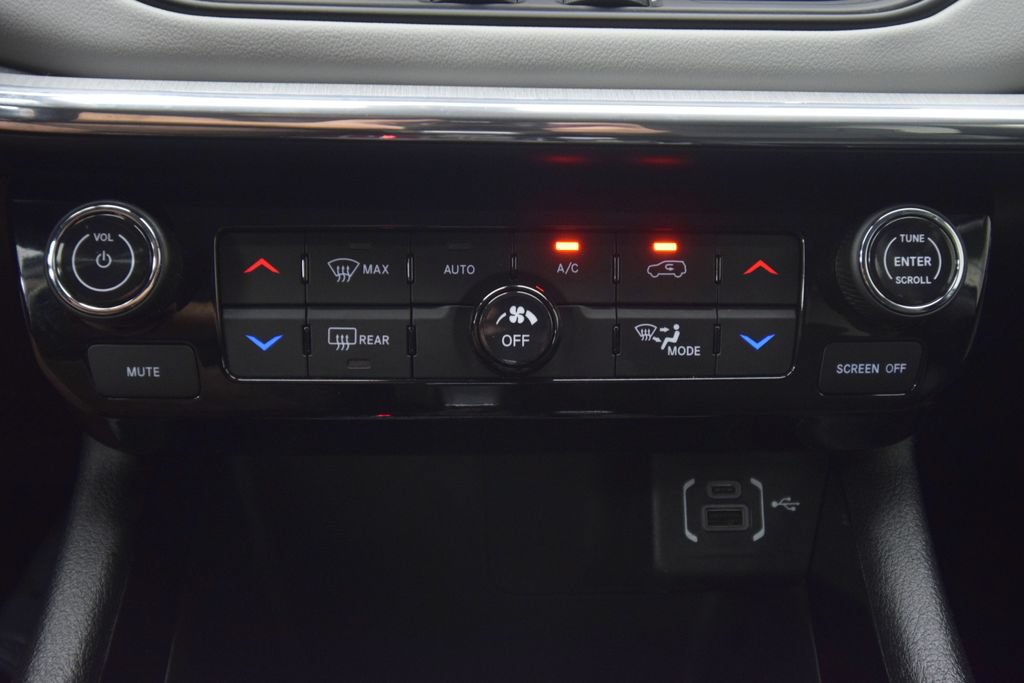 Used 2022 Jeep Compass Limited w/ Elite Group AWD/4WD image 34