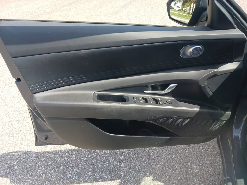 Used 2024 Hyundai Elantra SEL FWD image 11