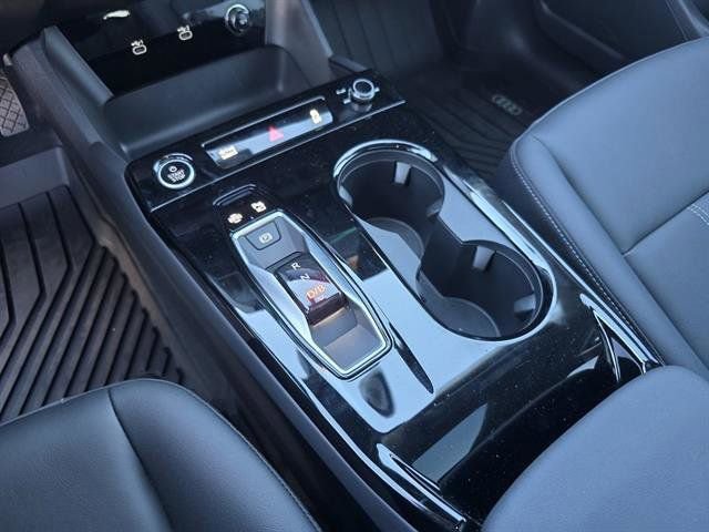 New 2025 Audi Q6 e-tron Premium Plus image 24