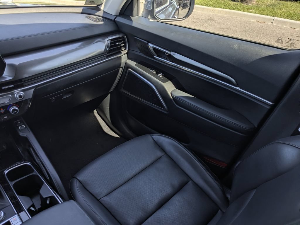 Used 2025 Kia Telluride S FWD image 24