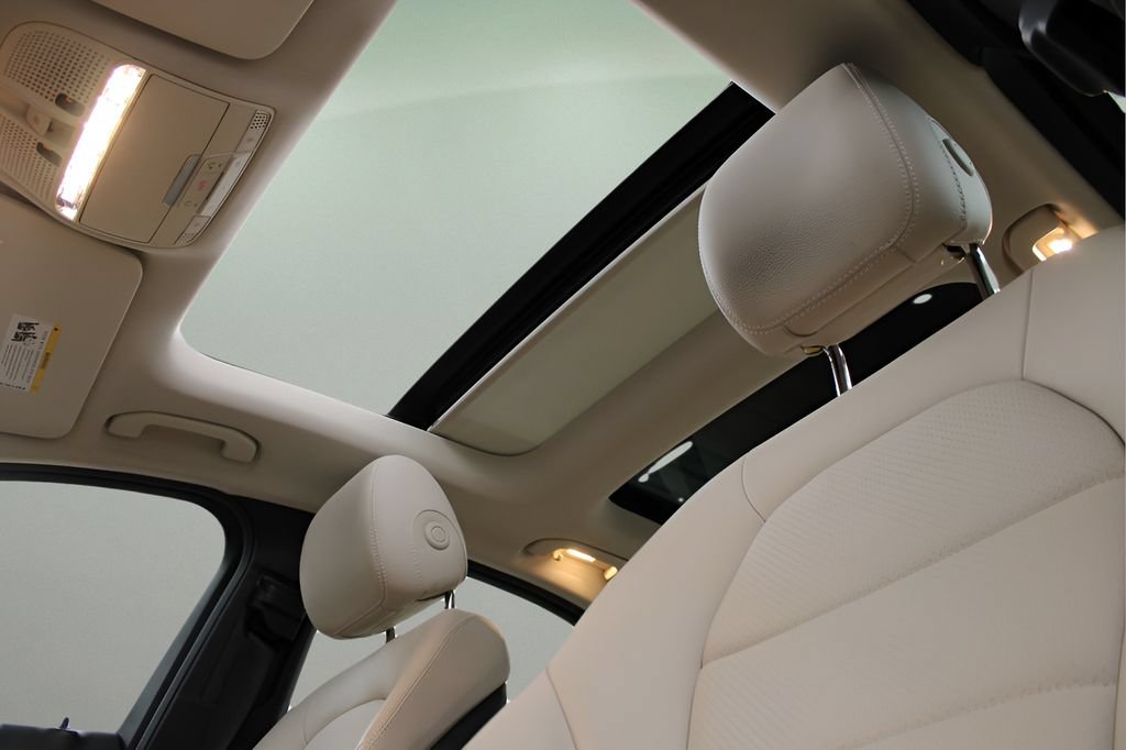 Used 2016 Mercedes-Benz C 300 4MATIC Sedan image 32