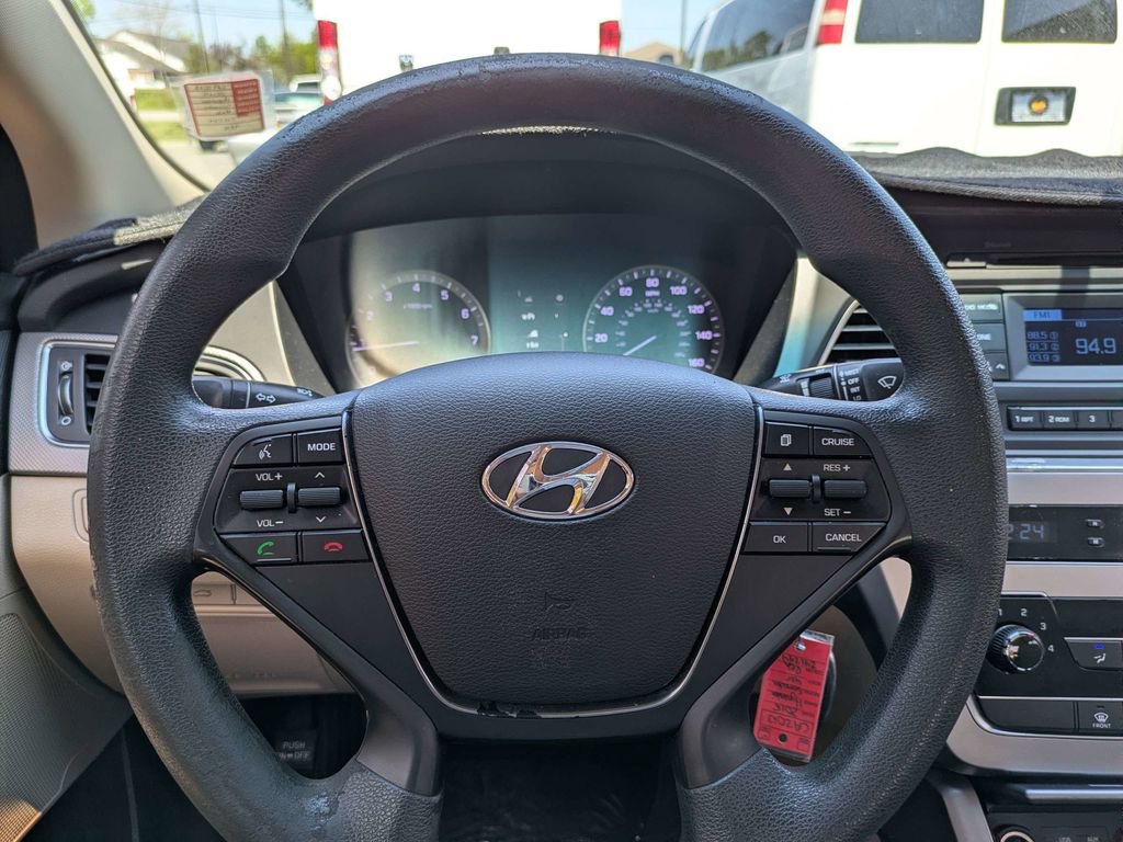 Used 2015 Hyundai Sonata SE w/ Cargo Package image 26