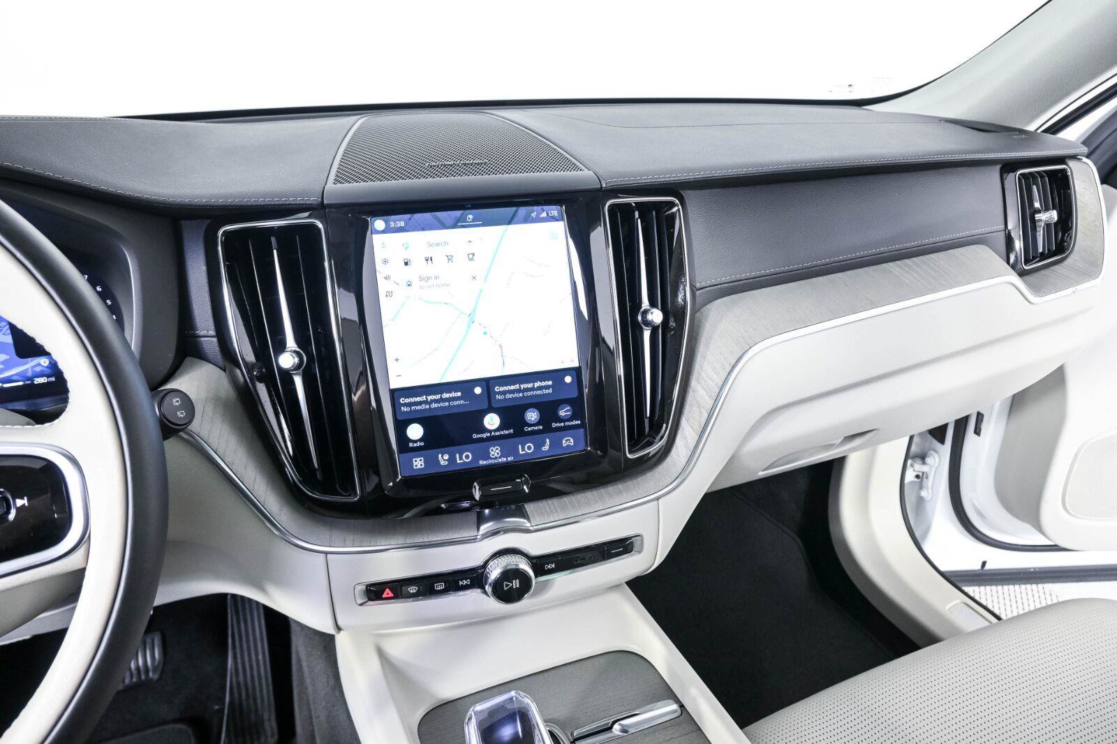 Certified 2023 Volvo XC60 B5 Ultimate FWD image 14