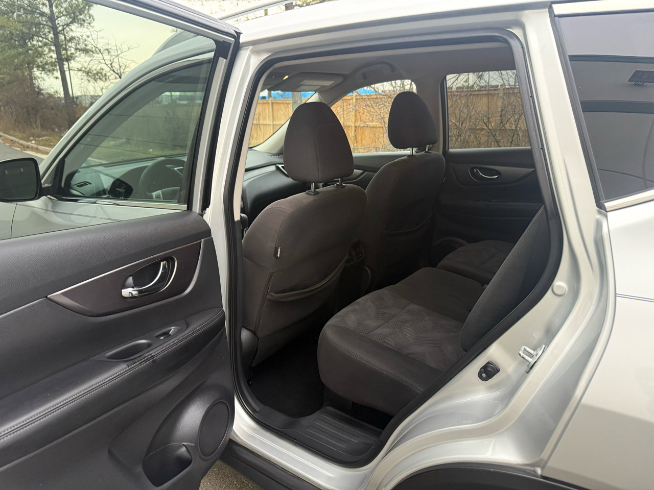 Used 2016 Nissan Rogue SV image 15