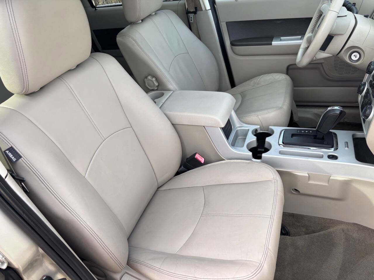 Used 2010 Mercury Mariner 4WD image 12