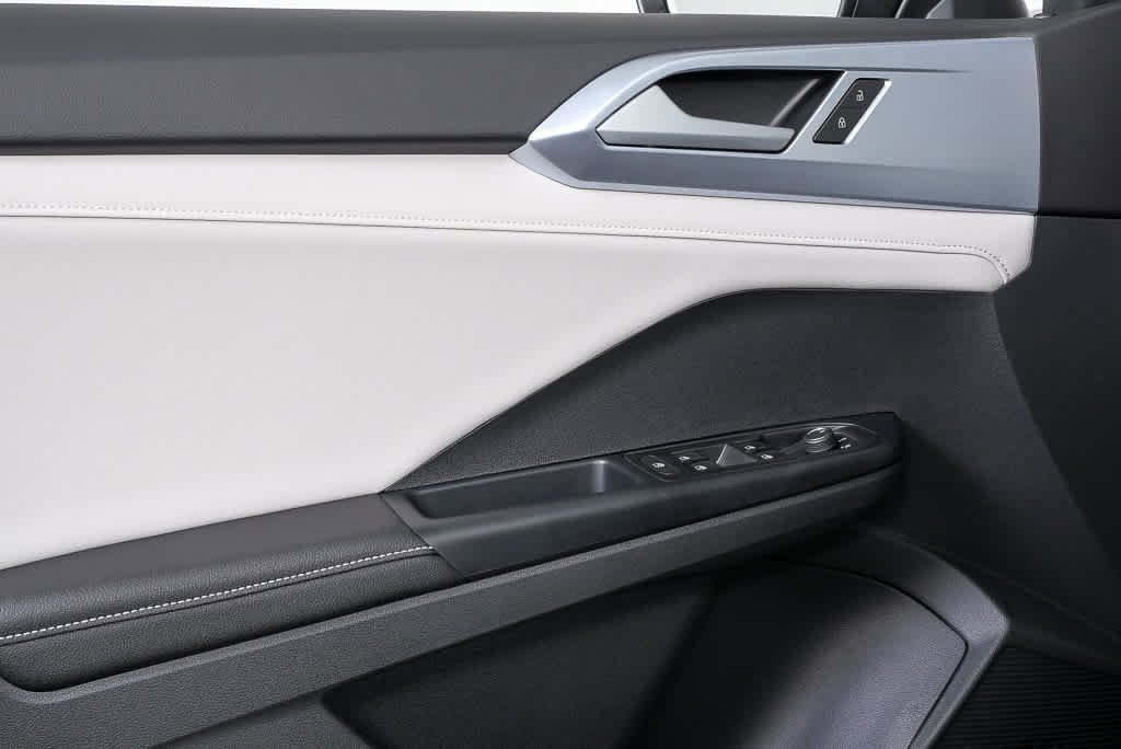 New 2026 Volkswagen Taos SE FWD image 6