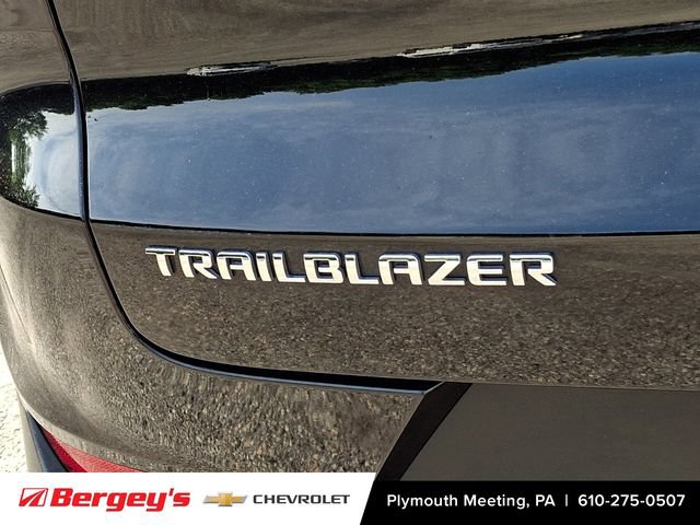 Used 2023 Chevrolet TrailBlazer LT FWD image 32