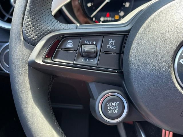 Used 2025 Alfa Romeo Giulia RWD image 17