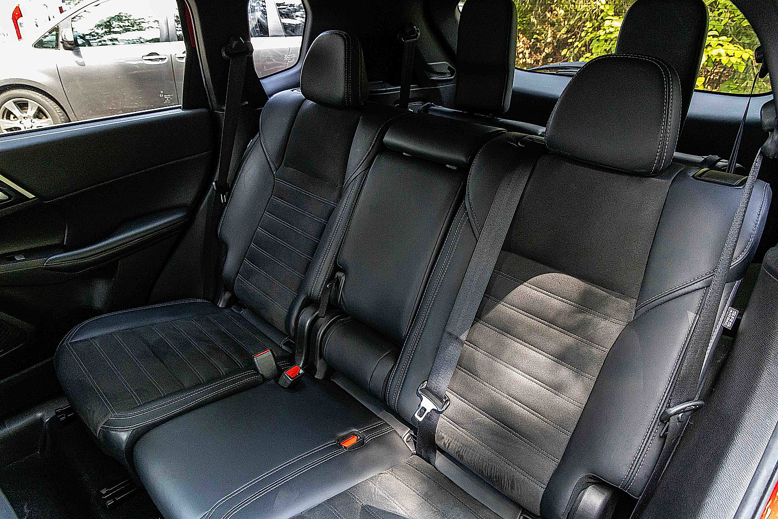 Used 2024 Mitsubishi Outlander AWD image 22