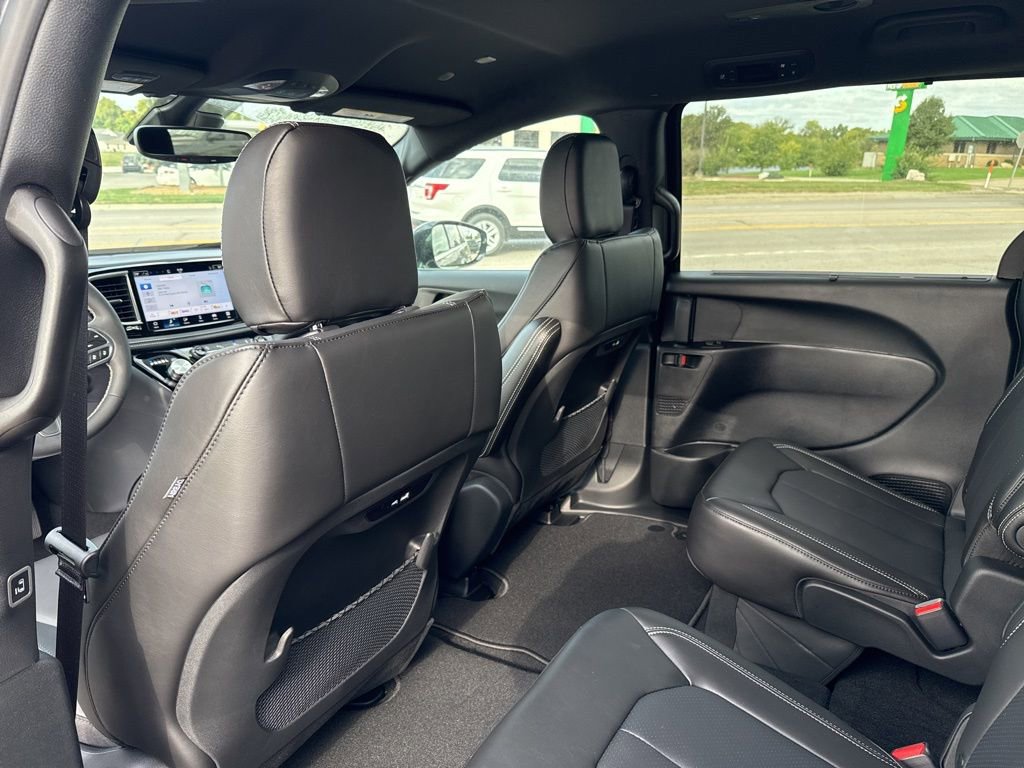 New 2026 Chrysler Pacifica Select image 15