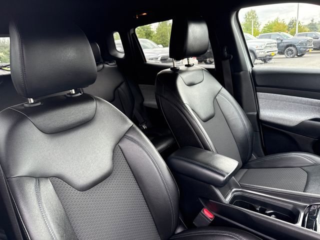 Used 2024 Jeep Compass Latitude AWD/4WD image 27