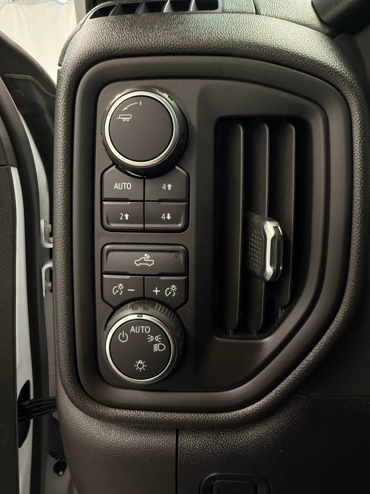 Used 2022 Chevrolet Silverado 1500 Custom Trail Boss w/ LPO, Dark Essentials Package image 15