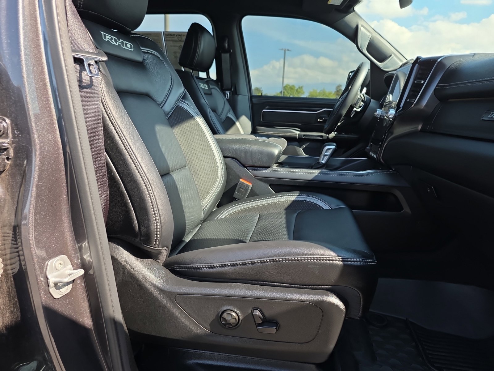 Used 2025 RAM 1500 RHO image 25