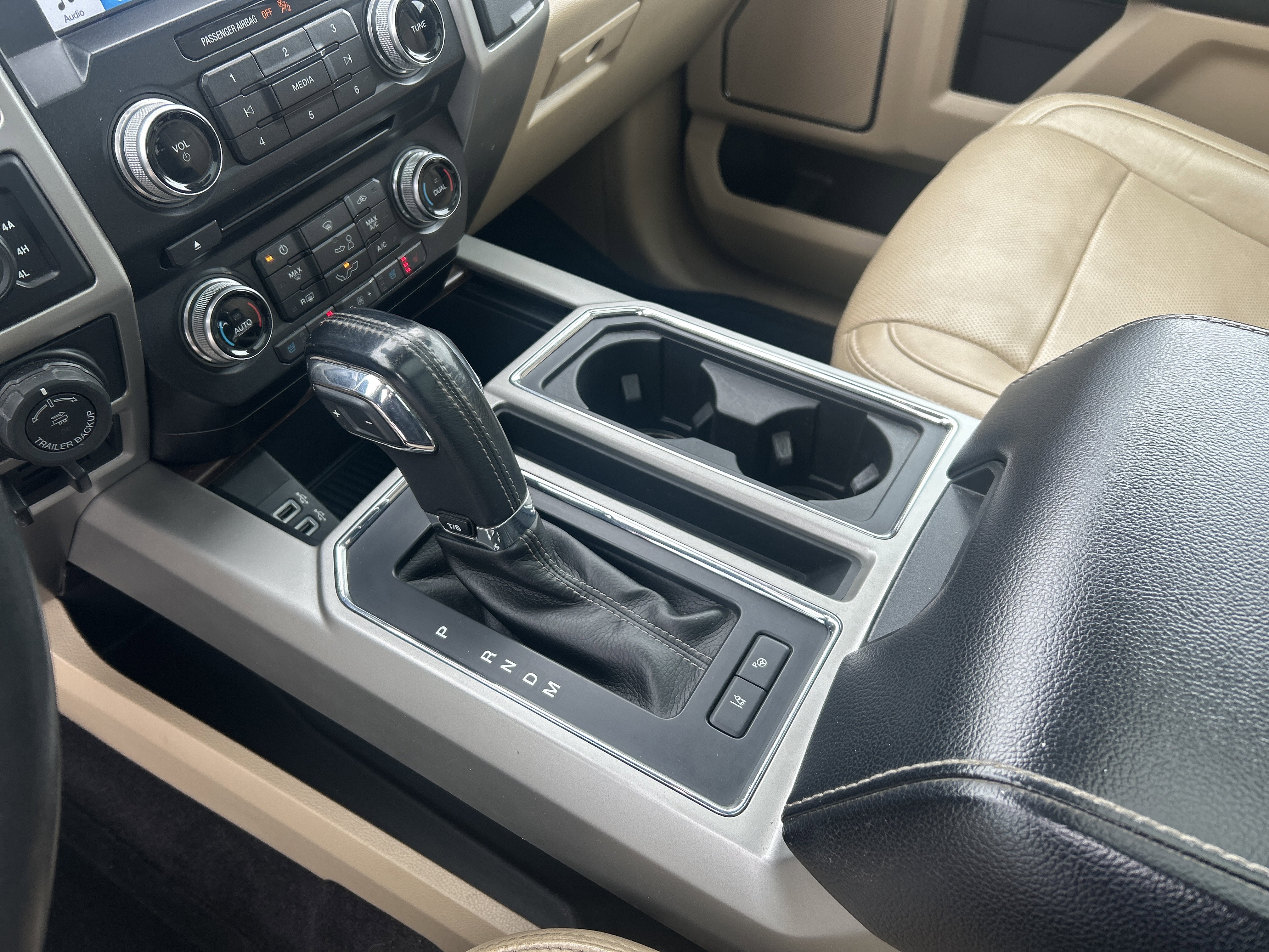 Used 2017 Ford F150 Lariat w/ Equipment Group 502A Luxury image 22