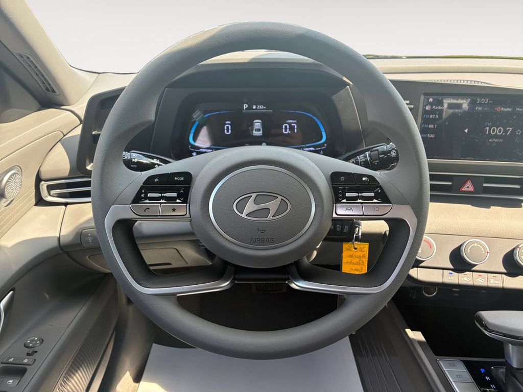 Used 2026 Hyundai Elantra SE FWD image 12