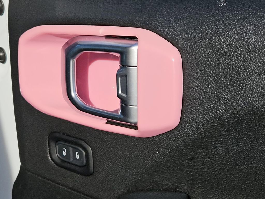 Used 2020 Jeep Wrangler Unlimited Sahara image 31