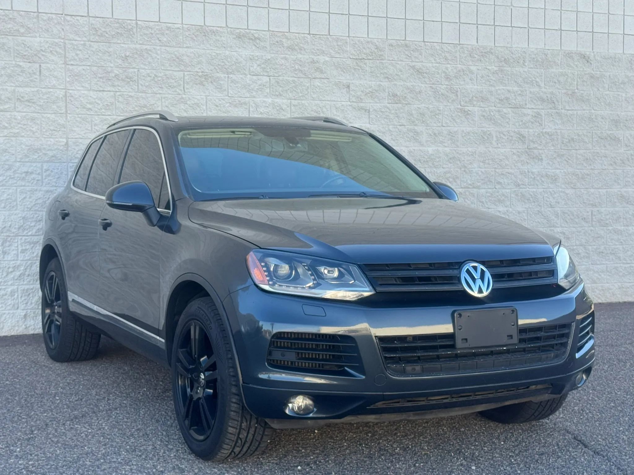 Used 2012 Volkswagen Touareg TDI AWD/4WD image 3