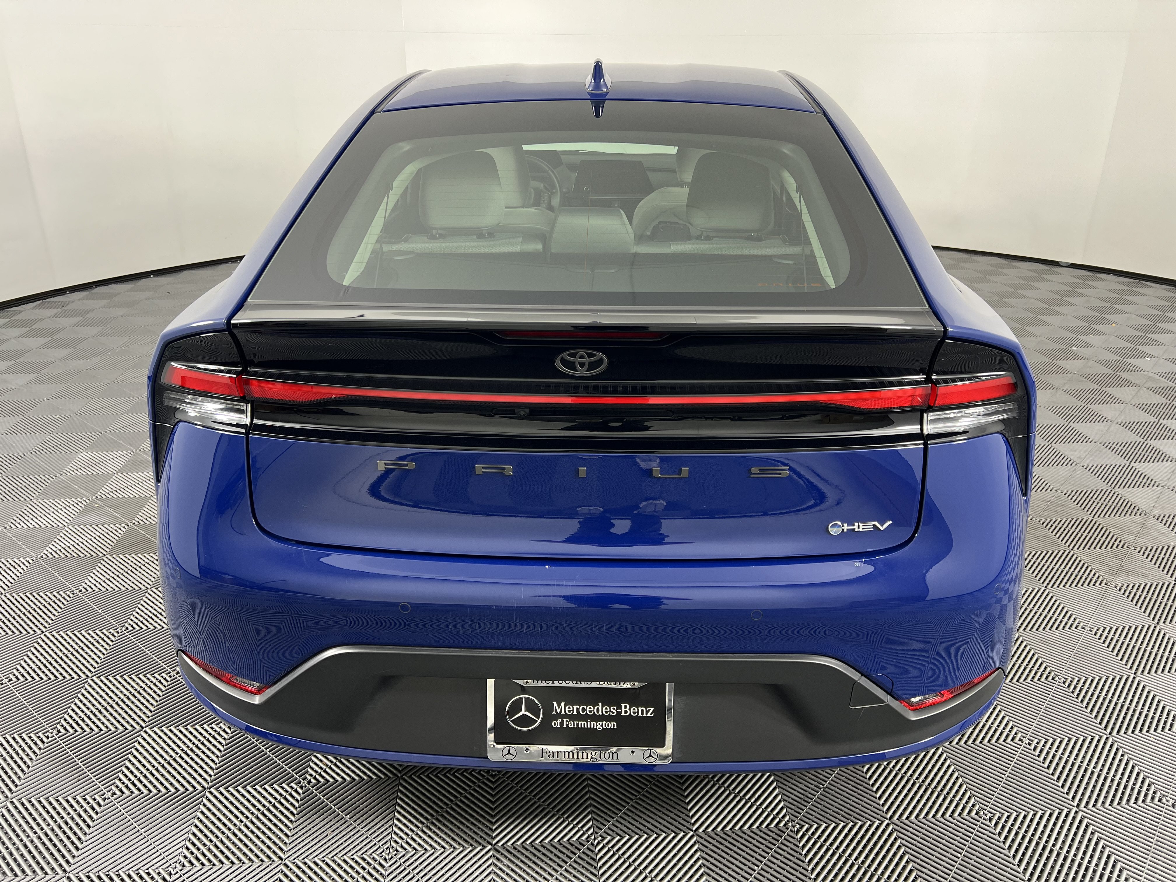 Used 2025 Toyota Prius LE AWD/4WD image 11