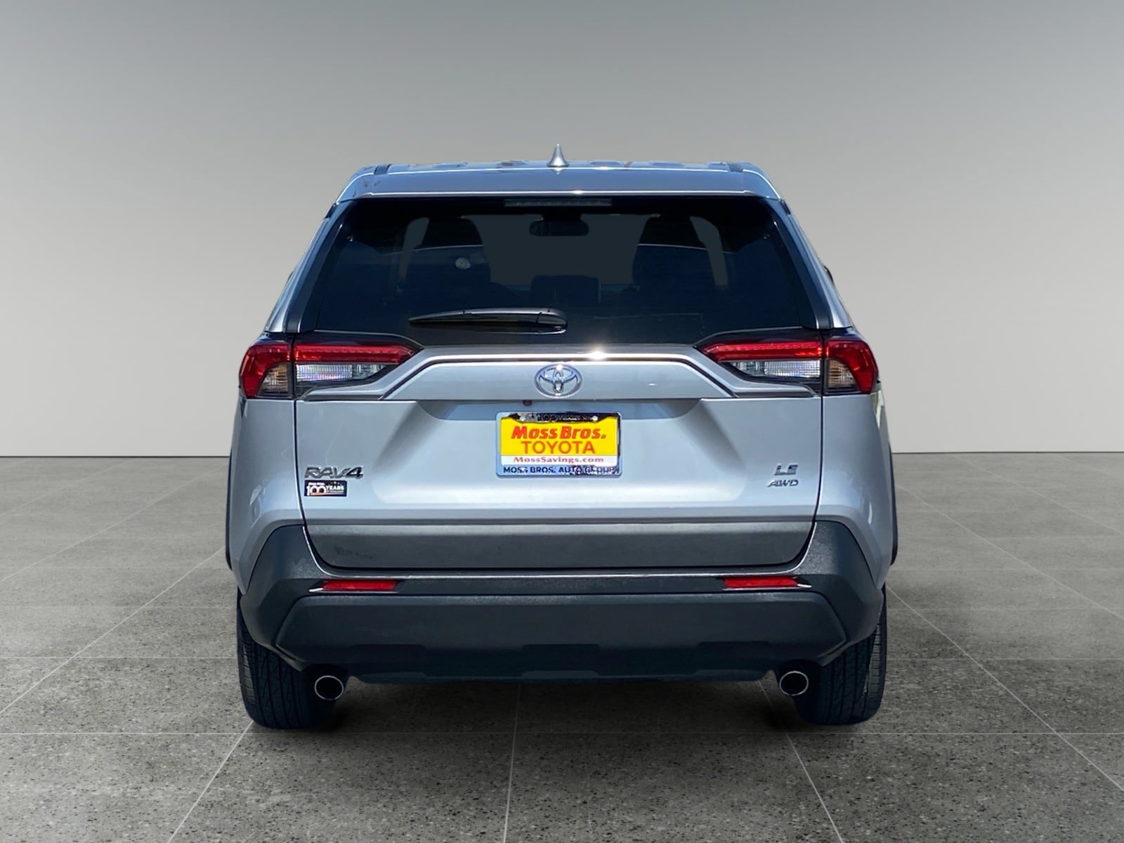 Used 2025 Toyota RAV4 LE AWD/4WD image 4