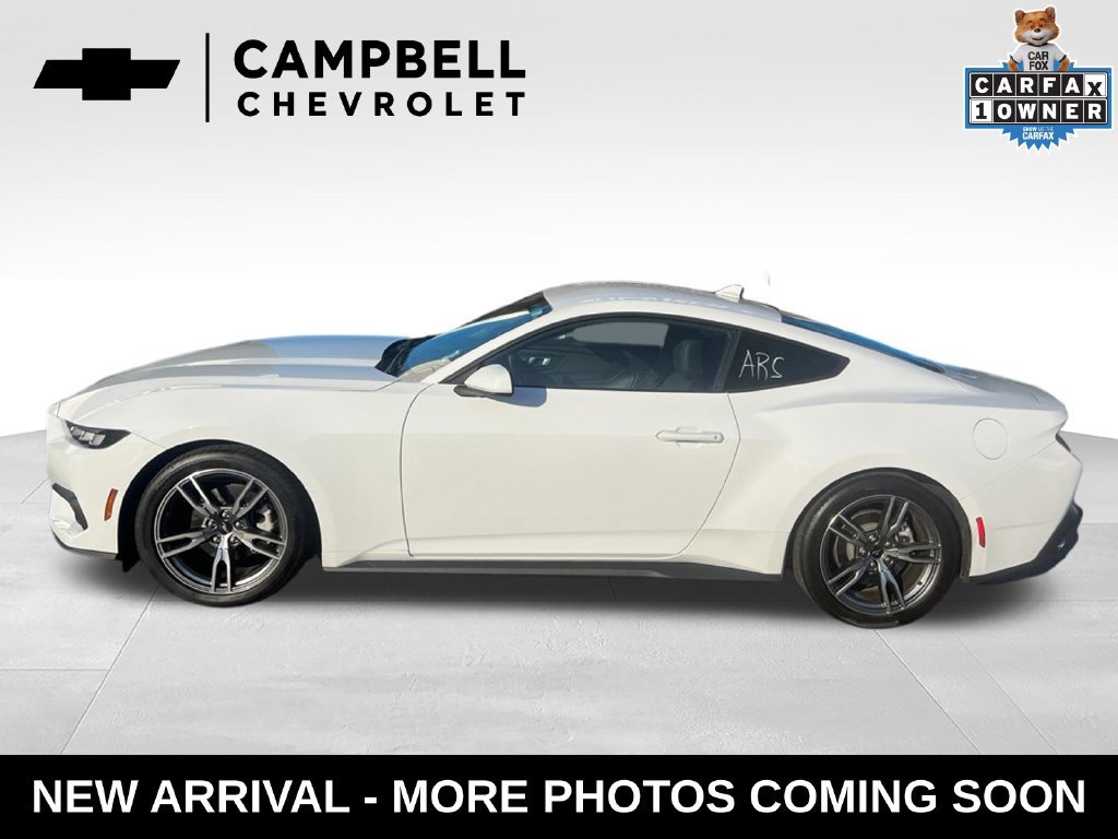 Used 2025 Ford Mustang Coupe RWD image 2